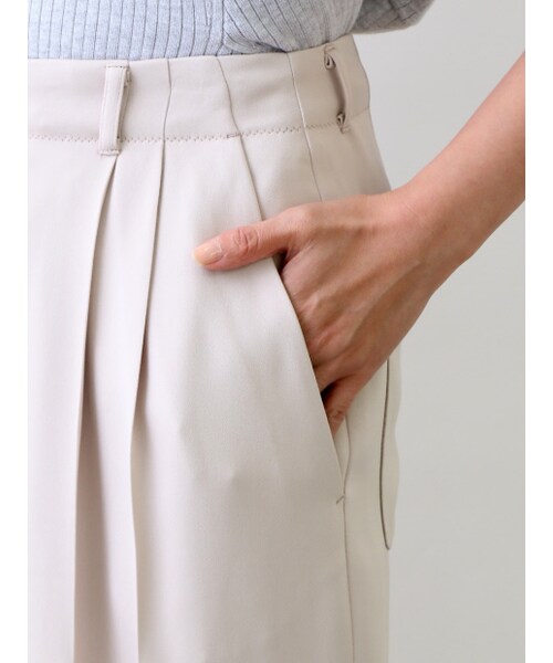 qualite(カリテ)の「ドレープタックパンツ【予約】(パンツ・レディース・ブラック/ベージュ・1/2)」の8枚目の写真