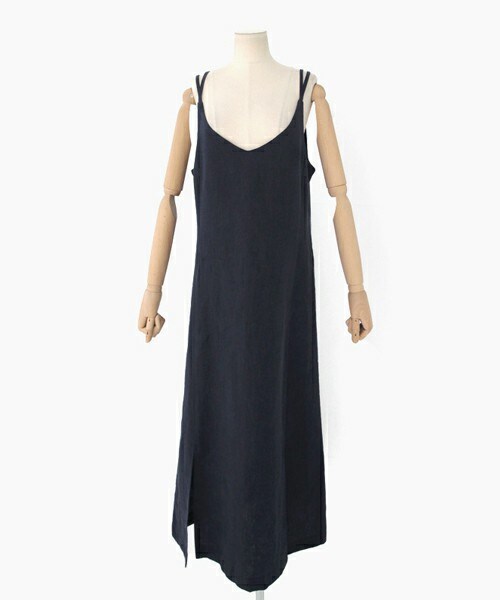 DHOLIC(ディーホリック)の「スリットヘムバッククロススリーブレスワンピース(ワンピース・レディース・レッド/ブラック・FREE)」の2枚目の写真