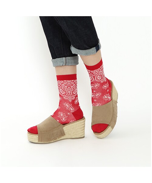 Tabio（タビオ）の「ジャガードバンダナ柄ソックス（ソックス・靴下・レディース・オフホワイト/グレー/クロ/アカ/メイブルー/ネイビー・22.5～24.5cm）」の7枚目の写真