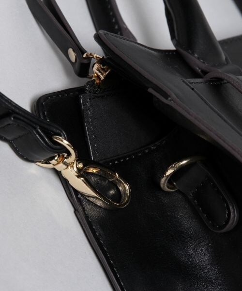 JEANASIS（ジーナシス）の「ベルトスクエアトート（バッグ・ブラック()/ブラウン()/ネイビー()・FREE）」の17枚目の写真