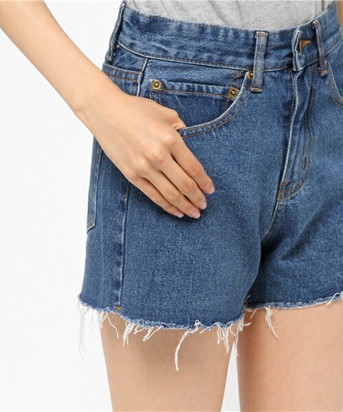 archives（アルシーヴ）の「カットオフデニムショートパンツ（デニムパンツ・レディース・ネイビー/ロイヤルブルー・SMALL/MEDIUM）」の8枚目の写真