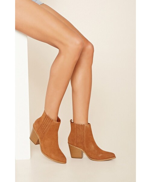 FOREVER 21(フォーエバー トゥエンティーワン)の「FOREVER 21 Faux Leather Chelsea Boots(ブーツ・レディース・Black/Brown・5.5/6/6.5/7/7.5/8/8.5/9/10)」の2枚目の写真