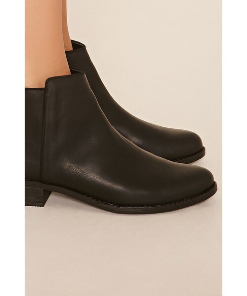FOREVER 21（フォーエバー トゥエンティーワン）の「FOREVER 21 Faux Leather Chelsea Boots（ブーツ・レディース・Black/Brown/Gray・5.5/6/6.5/7/7.5/8/8.5/9/10）」の14枚目の写真