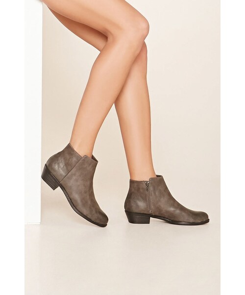 FOREVER 21（フォーエバー トゥエンティーワン）の「FOREVER 21 Faux Leather Chelsea Boots（ブーツ・レディース・Black/Brown/Gray・5.5/6/6.5/7/7.5/8/8.5/9/10）」の10枚目の写真
