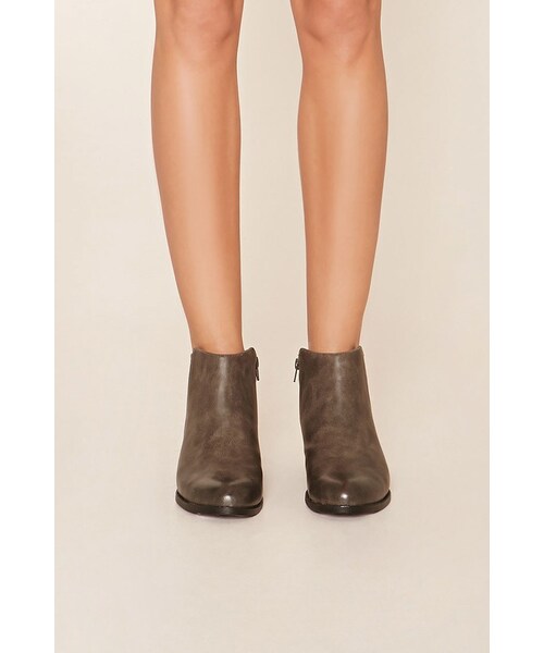 FOREVER 21（フォーエバー トゥエンティーワン）の「FOREVER 21 Faux Leather Chelsea Boots（ブーツ・レディース・Black/Brown/Gray・5.5/6/6.5/7/7.5/8/8.5/9/10）」の11枚目の写真