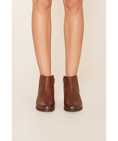 FOREVER 21（フォーエバー トゥエンティーワン）の「FOREVER 21 Faux Leather Chelsea Boots（ブーツ・レディース・Black/Brown/Gray・5.5/6/6.5/7/7.5/8/8.5/9/10）」の17枚目の写真