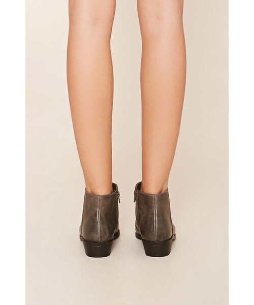 FOREVER 21（フォーエバー トゥエンティーワン）の「FOREVER 21 Faux Leather Chelsea Boots（ブーツ・レディース・Black/Brown/Gray・5.5/6/6.5/7/7.5/8/8.5/9/10）」の18枚目の写真