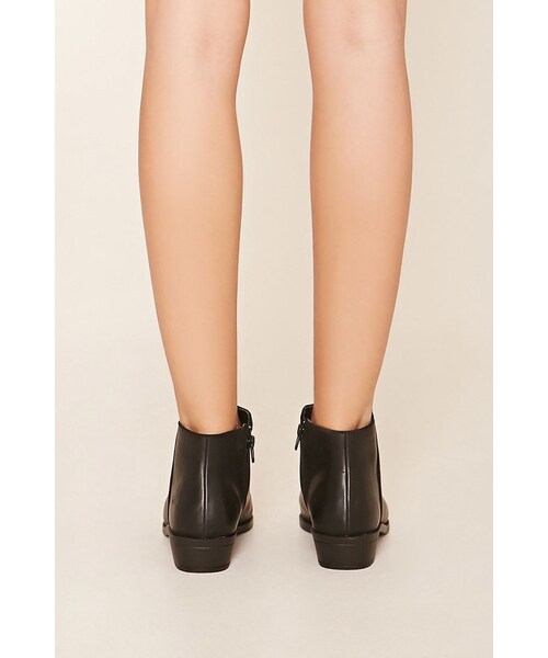 FOREVER 21（フォーエバー トゥエンティーワン）の「FOREVER 21 Faux Leather Chelsea Boots（ブーツ・レディース・Black/Brown/Gray・5.5/6/6.5/7/7.5/8/8.5/9/10）」の4枚目の写真