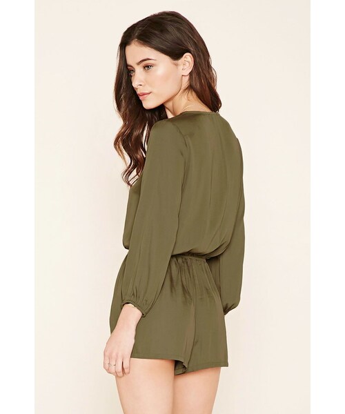 FOREVER 21(フォーエバー トゥエンティーワン)の「FOREVER 21 Buttoned Satin Romper(ワンピース・レディース・Black/Purple/Green・S/M/L)」の4枚目の写真