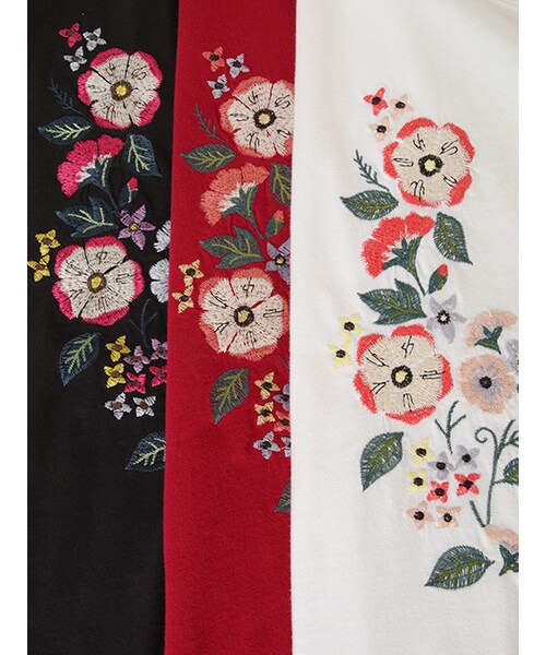 w closet(ダブルクローゼット)の「刺繍入りフレンチスリーブプルオーバー(トップス・レディース・オフホワイト/プラム/スミクロ・FREE)」の11枚目の写真