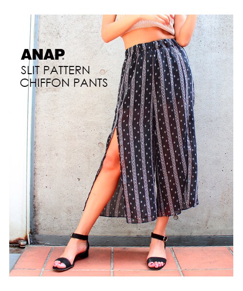ANAP(アナップ)の「スリット入り柄シフォンパンツ(パンツ・レディース・ブラック・one size)」の1枚目の写真