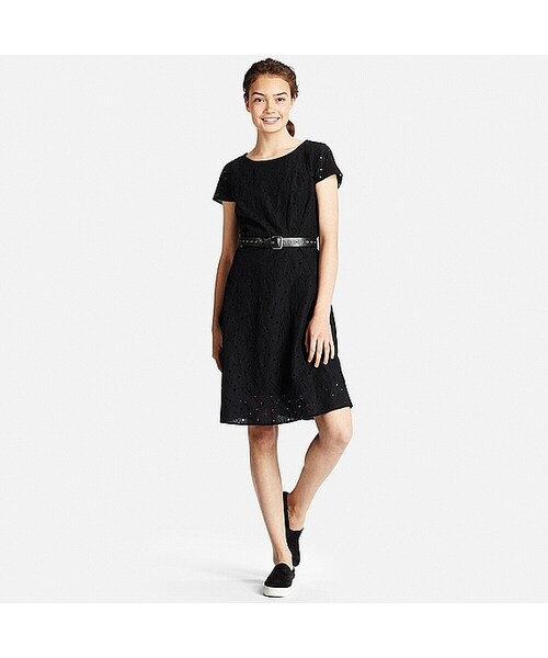 UNIQLO（ユニクロ）の「WOMEN エンブロイダリーフレアワンピース＋（ワンピース・レディース・WHITE 00/BLACK 09・S）」の2枚目の写真