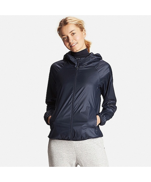 UNIQLO(ユニクロ)の「WOMEN ライトポケッタブルパーカ(ブルゾン・レディース・NAVY 69/LIGHT GRAY 02/BLACK 09/PINK 12/WHITE 00/OLIVE 57/GREEN 51/BLUE 62/BLUE 67/BEIGE 32・XXL/M/L/3XL/XL/XS/S)」の1枚目の写真