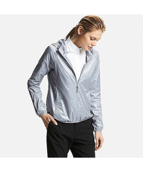 UNIQLO(ユニクロ)の「WOMEN ライトポケッタブルパーカ(ブルゾン・レディース・NAVY 69/LIGHT GRAY 02/BLACK 09/PINK 12/WHITE 00/OLIVE 57/GREEN 51/BLUE 62/BLUE 67/BEIGE 32・XXL/M/L/3XL/XL/XS/S)」の4枚目の写真