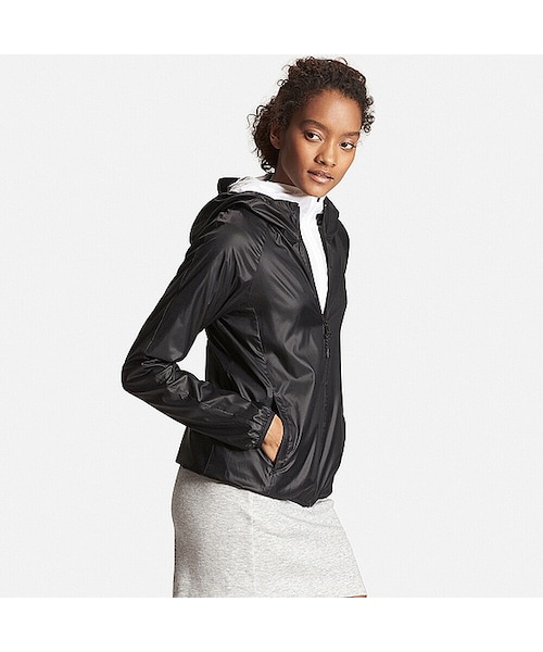 UNIQLO(ユニクロ)の「WOMEN ライトポケッタブルパーカ(ブルゾン・レディース・NAVY 69/LIGHT GRAY 02/BLACK 09/PINK 12/WHITE 00/OLIVE 57/GREEN 51/BLUE 62/BLUE 67/BEIGE 32・XXL/M/L/3XL/XL/XS/S)」の3枚目の写真