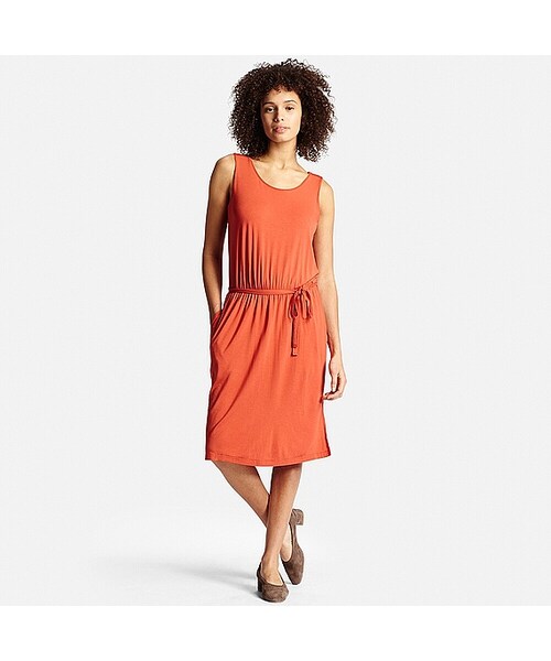 UNIQLO（ユニクロ）の「WOMEN ビスコースワンピース（ノースリーブ）（ワンピース・レディース・OLIVE 57/BLACK 09/ORANGE 24・S/XL/XS/M/L/XXL）」の3枚目の写真