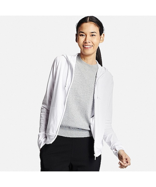 UNIQLO（ユニクロ）の「WOMEN UVカットフルジップパーカ（長袖）（パーカー・レディース・GREEN 53/WHITE 00/LIGHT GRAY 02/BLACK 09/BLUE 62/NAVY 69/YELLOW 42/NATURAL 30/PINK 12・L/S/M/XL/XXL/XS）」の2枚目の写真