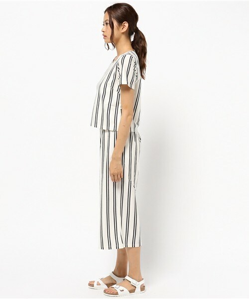 actuel（アクチュエル）の「ストライプジャージ半袖セットアップ（セットアップ・レディース・オフホワイト/キナリ/ネイビー・FREE）」の4枚目の写真