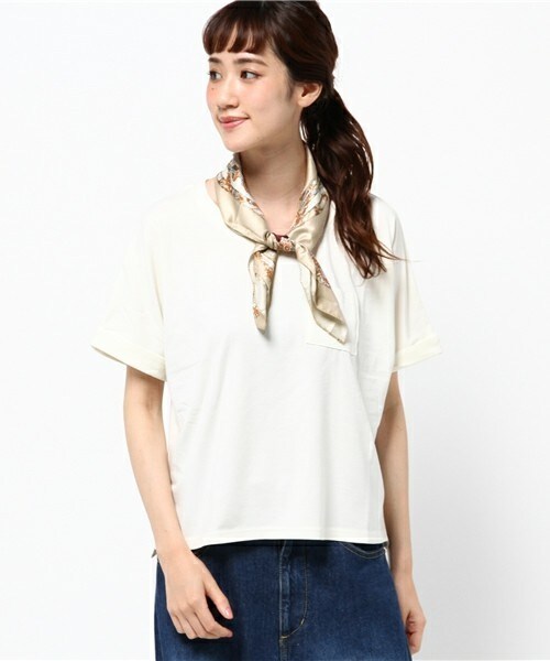 INTERPLANET(インタープラネット)の「スカーフ付デザインTシャツ(Tシャツ/カットソー・レディース・オフホワイト/カーキ/ネイビー/ボルドー・FREE)」の1枚目の写真