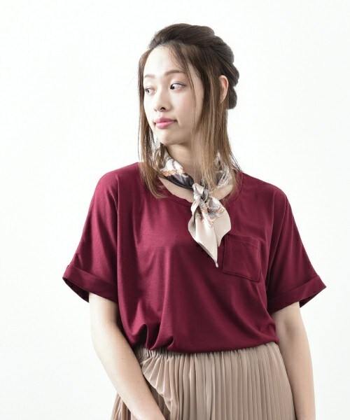 INTERPLANET(インタープラネット)の「スカーフ付デザインTシャツ(Tシャツ/カットソー・レディース・オフホワイト/カーキ/ネイビー/ボルドー・FREE)」の16枚目の写真