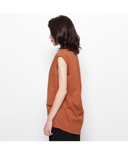 OZOC（オゾック）の「Vネックコットンノースリーブプルオーバー（トップス・レディース・レンガ/ブラック/ダークオリーブ/オフホワイト・その他）」の7枚目の写真