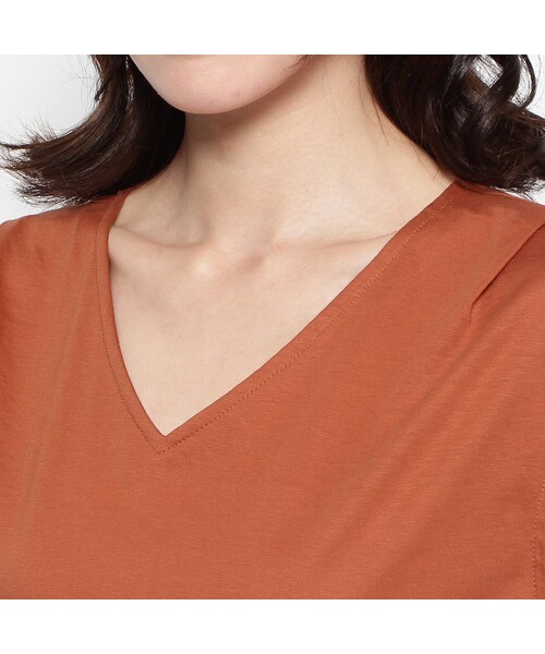 OZOC（オゾック）の「Vネックコットンノースリーブプルオーバー（トップス・レディース・レンガ/ブラック/ダークオリーブ/オフホワイト・その他）」の9枚目の写真
