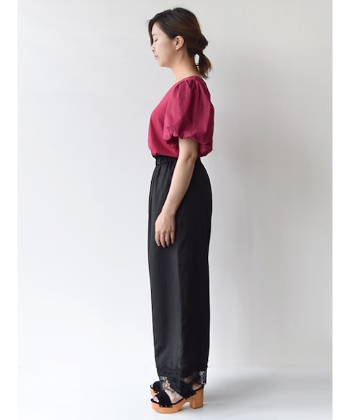 w closet(ダブルクローゼット)の「裾レース付きサテンパンツ(パンツ・レディース・Lグレー/ボルドー/ブラック・FREE)」の5枚目の写真