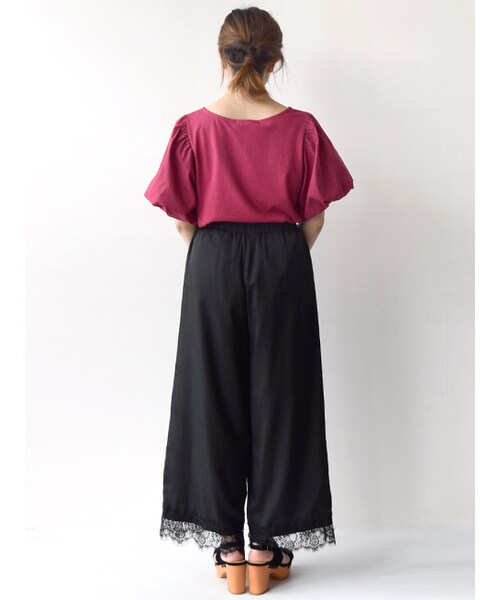 w closet(ダブルクローゼット)の「裾レース付きサテンパンツ(パンツ・レディース・Lグレー/ボルドー/ブラック・FREE)」の6枚目の写真