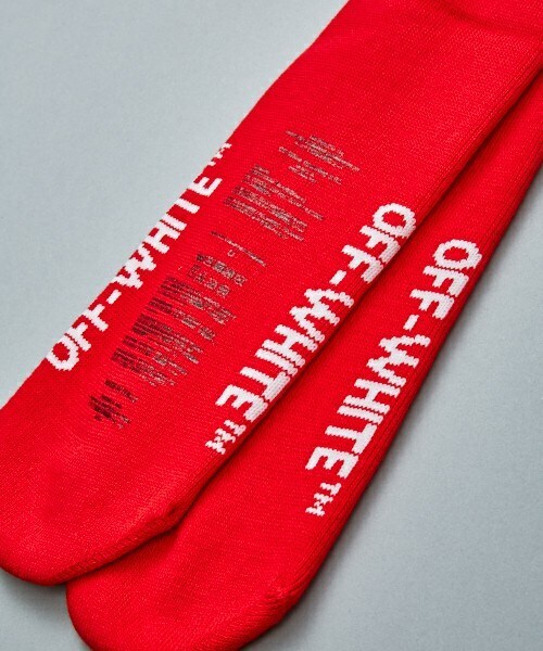 off white（オフホワイト）の「OFF WHITE 『BRUSHED DIAGONALS』ソックス（ソックス/靴下・メンズ・ブラック/ローズ・FREE）」の4枚目の写真