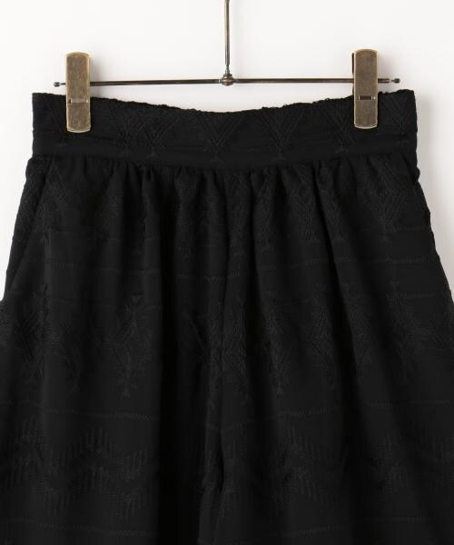 RAY CASSIN（レイカズン）の「刺繍レーススカンツ（パンツ・レディース・ブラック/オフシロ・FREE）」の4枚目の写真