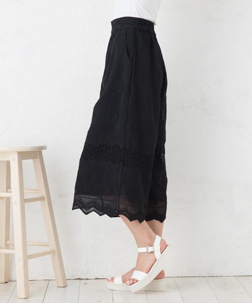 RAY CASSIN（レイカズン）の「刺繍レーススカンツ（パンツ・レディース・ブラック/オフシロ・FREE）」の9枚目の写真
