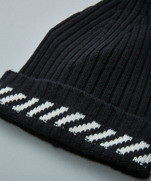 off white（オフホワイト）の「OFF WHITE 『DIAGONALS BEANIE』（ニットキャップ/ビーニー・メンズ・ブラック/ローズ・FREE）」の6枚目の写真