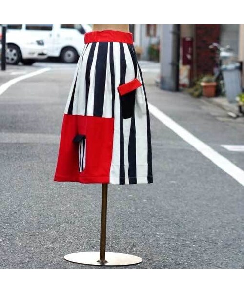 NIRAME.CO（ニラメッコ）の「お手伝いスカート　ストライプ×レッド（スカート・レディース・その他）」の6枚目の写真