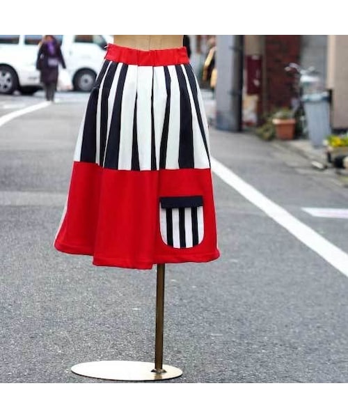 NIRAME.CO（ニラメッコ）の「お手伝いスカート　ストライプ×レッド（スカート・レディース・その他）」の5枚目の写真