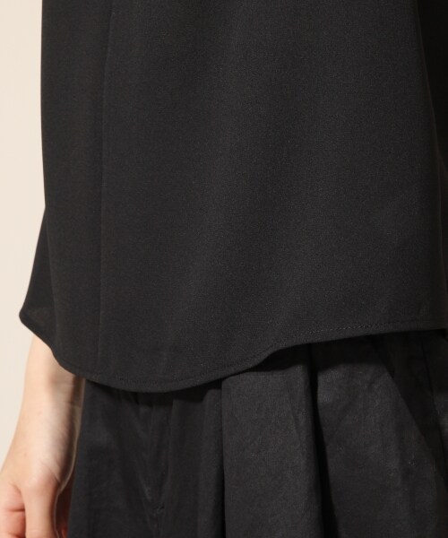 LOWRYS FARM(ローリーズファーム)の「PソデフリルVネックプルオーバー(トップス・オフ/ブラック/花柄ブラウン/花柄・M/L)」の9枚目の写真