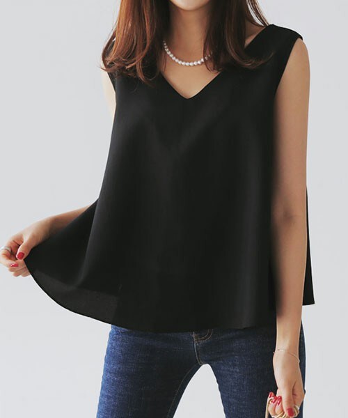 DHOLIC(ディーホリック)の「Vネッククロップドフレアブラウス(シャツ/ブラウス・レディース・ホワイト/ブラック/ベージュ/レッドパープル/ディープピンク/グリーン・FREE)」の3枚目の写真