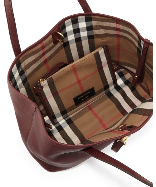 BURBERRY(バーバリー)の「Burberry Honeybrook Medium Derby Tote Bag, Mahogany Red(トートバッグ・レディース・Red・One Size)」の2枚目の写真
