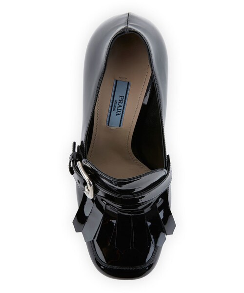 PRADA（プラダ）の「Prada Patent Leather Kiltie 85mm Pump, Nero（パンプス・レディース・Black・7B/37EU/6B/36EU/8B/38EU/7.5B/37.5EU/9.5B/39.5EU/9B/39EU/10.5B/40.5EU/6.5B/36.5EU/5.5B/35.5EU/11B/41EU/8.5B/38.5EU/10B/40EU/5B/35EU）」の4枚目の写真