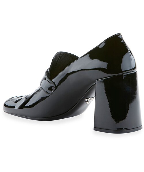 PRADA（プラダ）の「Prada Patent Leather Kiltie 85mm Pump, Nero（パンプス・レディース・Black・7B/37EU/6B/36EU/8B/38EU/7.5B/37.5EU/9.5B/39.5EU/9B/39EU/10.5B/40.5EU/6.5B/36.5EU/5.5B/35.5EU/11B/41EU/8.5B/38.5EU/10B/40EU/5B/35EU）」の2枚目の写真