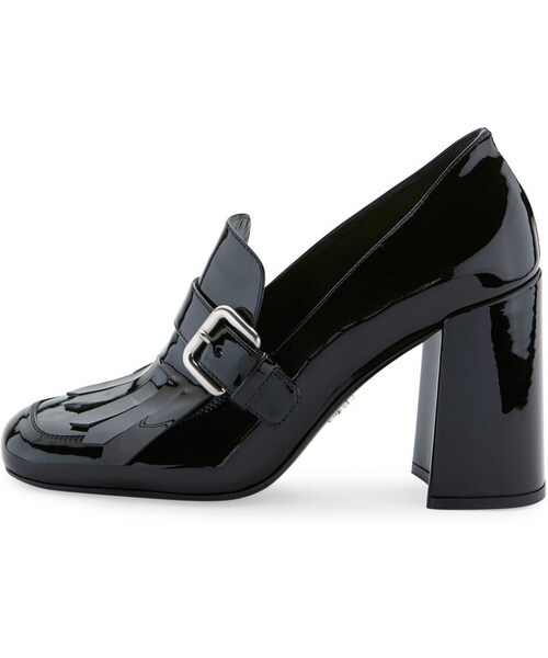 PRADA（プラダ）の「Prada Patent Leather Kiltie 85mm Pump, Nero（パンプス・レディース・Black・7B/37EU/6B/36EU/8B/38EU/7.5B/37.5EU/9.5B/39.5EU/9B/39EU/10.5B/40.5EU/6.5B/36.5EU/5.5B/35.5EU/11B/41EU/8.5B/38.5EU/10B/40EU/5B/35EU）」の5枚目の写真