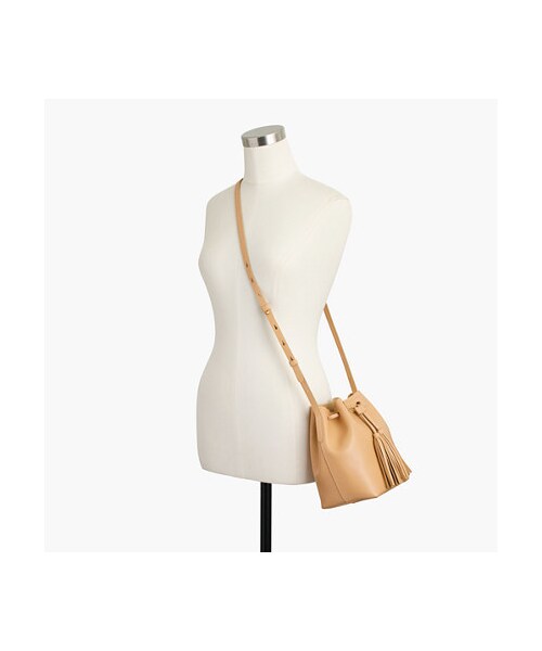 J.CREW(ジェイクルー)の「Mini bucket bag in leather(ショルダーバッグ・レディース・Brown・ONE SIZE)」の2枚目の写真