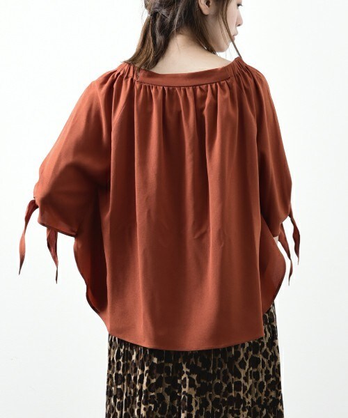 actuel（アクチュエル）の「ジョーゼット袖ボリュームBL（シャツ/ブラウス・レディース・オフホワイト/ブラック/カーキ/キャメル・FREE）」の6枚目の写真