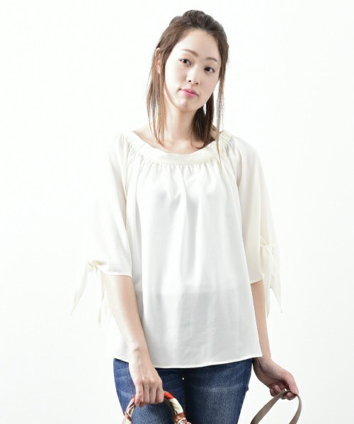 actuel（アクチュエル）の「ジョーゼット袖ボリュームBL（シャツ/ブラウス・レディース・オフホワイト/ブラック/カーキ/キャメル・FREE）」の2枚目の写真