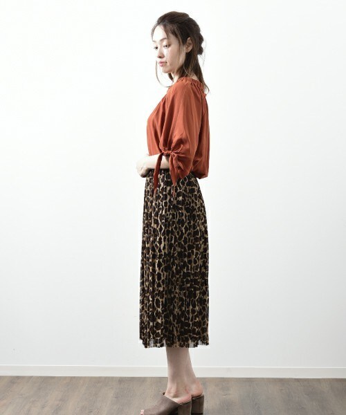 actuel（アクチュエル）の「ジョーゼット袖ボリュームBL（シャツ/ブラウス・レディース・オフホワイト/ブラック/カーキ/キャメル・FREE）」の17枚目の写真