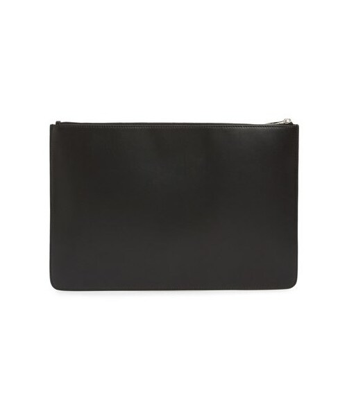 GIVENCHY(ジバンシイ)の「Givenchy 'Large Classic' Logo Debossed Leather Pouch(クラッチバッグ・レディース・Black・Regular)」の3枚目の写真