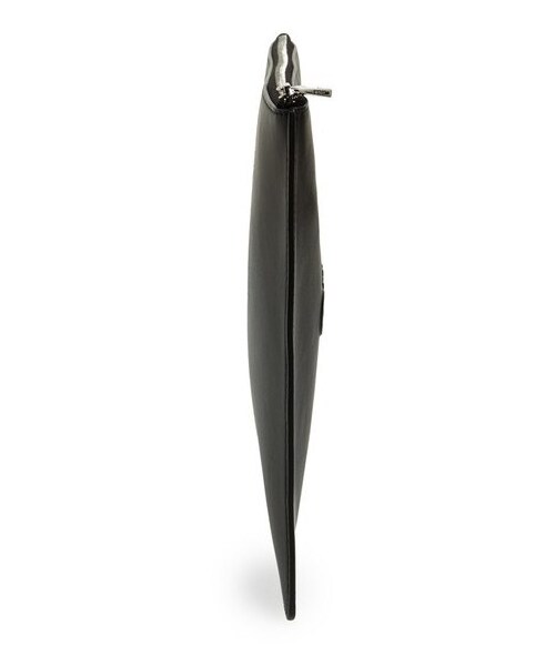 GIVENCHY(ジバンシイ)の「Givenchy 'Large Classic' Logo Debossed Leather Pouch(クラッチバッグ・レディース・Black・Regular)」の6枚目の写真
