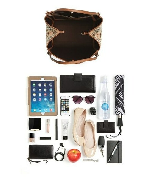 BURBERRY（バーバリー）の「Burberry 'Small Canter' Horseferry Check & Leather Tote（トートバッグ・レディース・Beige・Regular）」の6枚目の写真