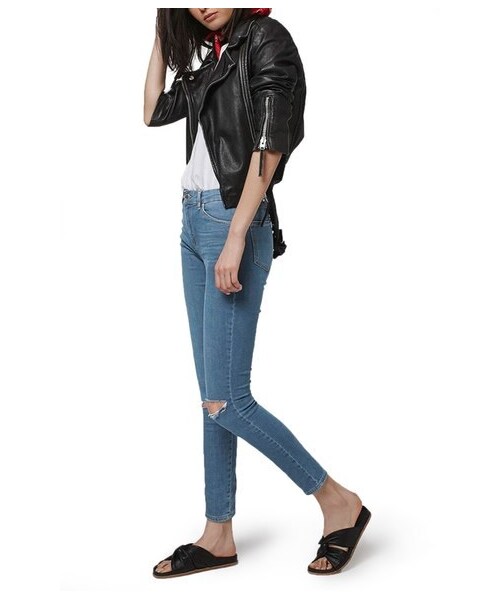 TOPSHOP（トップショップ）の「Topshop 'Leigh' Ripped Skinny Jeans（デニムパンツ・レディース・Blue・Regular 24 x 30/Regular 25 x 30/Regular 25 x 32/Regular 25 x 34/Regular 26 x 30/Regular 26 x 32/Regular 26 x 34/Regular 28 x 30/Regular 28 x 32/Regular 28 x 34/Regular 30 x 30/Regular 30 x 32/Regular 30 x 34/Regular 32 x 30/Regular 32 x 32/Regular 32 x 34/Regular 34 x 30/Regular 34 x 32）」の5枚目の写真