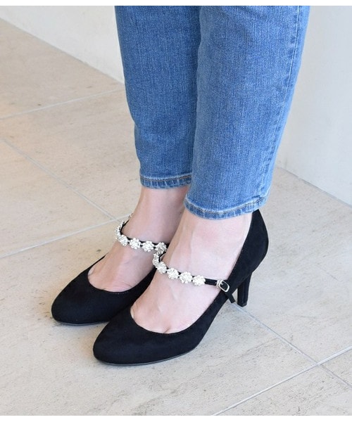 Bridget Birkin(ブリジットバーキン)の「ビジューストラップパンプス (561031)(パンプス・レディース・ブラック/ブラック系その他/グレー/ボルドー・22.5/23/23.5/24/24.5)」の2枚目の写真