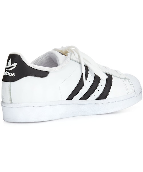 adidas（アディダス）の「adidas Superstar Classic Sneaker, Black/White（スニーカー・レディース・White・7B/37EU/6B/36EU/8B/38EU/7.5B/37.5EU/9.5B/39.5EU/9B/39EU/10.5B/40.5EU/6.5B/36.5EU/11B/41EU/5.5B/35.5EU/8.5B/38.5EU/10B/40EU/5B/35EU）」の2枚目の写真